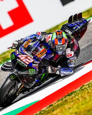 Álex Rins Instagram - Friday P2 ✔️🇮🇹 Happy to be able to learn from the positives today! We’ll keep working & giving our 100%, as always! #MotoGP #Yamaha #42ins
