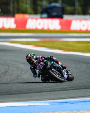 Álex Rins Instagram - 6th row for the #DutchGP 🇳🇱 races. We keep working @yamahamotogp 

#42ins #Yamaha #MotoGP