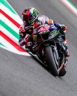 Álex Rins Instagram - Friday P2 ✔️🇮🇹 Happy to be able to learn from the positives today! We’ll keep working & giving our 100%, as always! #MotoGP #Yamaha #42ins
