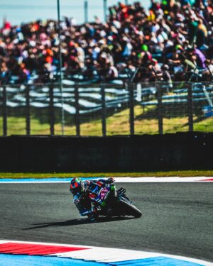 Álex Rins Instagram - 6th row for the #DutchGP 🇳🇱 races. We keep working @yamahamotogp 

#42ins #Yamaha #MotoGP