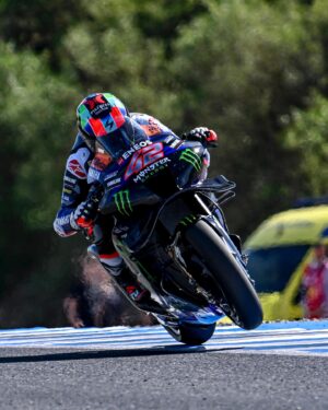 Álex Rins Instagram - Pushing and pushing…Not an easy first day for us but we keep working to find how to improve @yamahamotogp 

Empujando y empujando…Primer día complicado pero seguimos trabajando para descubrir cómo mejorar @yamahamotogp 

#MotoGP #SpanishGP #Yamaha #42ins