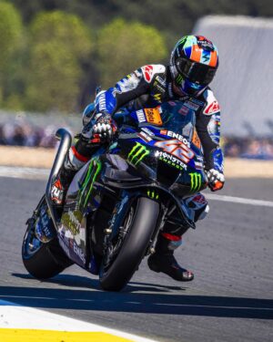 Álex Rins Instagram - Day 1 done 🏁 Out of Q2 but we are working to get there. Amazing atmosphere today on the track, hard to believe it is still Friday! 

Día 1 finalizado 🏁 Fuera de la Q2 pero estamos trabajando duro para acercarnos. Ambientazo hoy en el circuito, parece mentira que sea viernes!

#MotoGP #42ins #Yamaha #FrenchGP