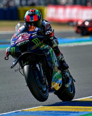 Álex Rins Instagram - Day 1 done 🏁 Out of Q2 but we are working to get there. Amazing atmosphere today on the track, hard to believe it is still Friday! 

Día 1 finalizado 🏁 Fuera de la Q2 pero estamos trabajando duro para acercarnos. Ambientazo hoy en el circuito, parece mentira que sea viernes!

#MotoGP #42ins #Yamaha #FrenchGP