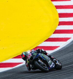 Álex Rins Instagram - 🔵 First points in blue but we’ve work to do! During the weekend we are able to get a few good laps but on Sunday it’s clear that we have to change how we set up the bike because we had the same problems as in Qatar. Good news is that we are staying in Portimao for a test tomorrow so I’m confident we will work on this and improve soon 💪🏻

🔵 Primeros puntos de azul pero aún nos queda trabajo por hacer! Durante el finde somos capaces de sacar alguna buena vuelta, pero los domingos está claro que debemos cambiar nuestro set up porque hemos tenido los mismos problemas que en Qatar. Lo bueno es que nos quedamos en Portimao para un test mañana así que trabajaremos en ello y confío en que lo mejoraremos 💪🏻

#PortugueseGP #42ins #Yamaha #MotoGP
@yamahamotogp @motogp