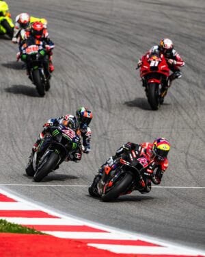 Álex Rins Instagram - Small setback but it’s part of the process. The important thing is that we evaluate the data to understand what happened and keep progressing. Chin up, tomorrow we’ve got another race 💪🏻

Un pequeño contratiempo pero es parte del proceso. Lo importante es revisar los datos para entender lo que ha pasado y seguir mejorando. Mañana tenemos otra oportunidad 💪🏻

#PortugueseGP #MotoGP #42ins #Yamaha