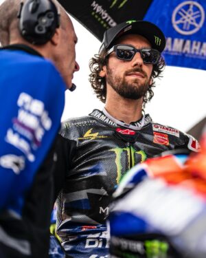 Álex Rins Instagram - Small setback but it’s part of the process. The important thing is that we evaluate the data to understand what happened and keep progressing. Chin up, tomorrow we’ve got another race 💪🏻

Un pequeño contratiempo pero es parte del proceso. Lo importante es revisar los datos para entender lo que ha pasado y seguir mejorando. Mañana tenemos otra oportunidad 💪🏻

#PortugueseGP #MotoGP #42ins #Yamaha
