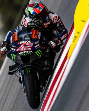 Álex Rins Instagram - We’ll start at P11 at this weekend’s races. We build from here 🏗️💪🏻 Posición de salida 11 para la Sprint y la carrera. Construimos desde aquí 🏗️💪🏻

#PortugueseGP #MotoGP #42ins #Yamaha