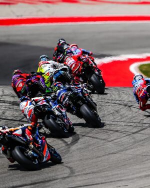 Álex Rins Instagram - A racing incident in front put us last in the 2nd corner. We recovered some positions but we still struggle when the tyres drop and we do not know exactly why yet. Tomorrow we’ll adapt the riding style and try to maximize our chances. We keep pushing ‼️

Un incidente de carrera delante nuestro nos puso últimos en la segunda curva. Recuperamos algunas posiciones pero seguimos sufriendo cuando caen los neumáticos y no sabemos exactamente por qué. Mañana adaptaremos el estilo de pilotaje e intentaremos aprovechar nuestras oportunidades. Seguimos empujando ‼️

#AmericasGP #Yamaha #42ins #MotoGP