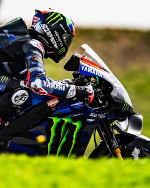 Álex Rins Instagram - We’ll start at P11 at this weekend’s races. We build from here 🏗️💪🏻 Posición de salida 11 para la Sprint y la carrera. Construimos desde aquí 🏗️💪🏻

#PortugueseGP #MotoGP #42ins #Yamaha