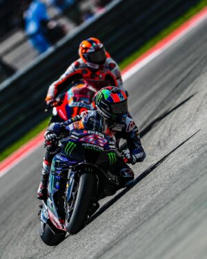 Álex Rins Instagram - A racing incident in front put us last in the 2nd corner. We recovered some positions but we still struggle when the tyres drop and we do not know exactly why yet. Tomorrow we’ll adapt the riding style and try to maximize our chances. We keep pushing ‼️

Un incidente de carrera delante nuestro nos puso últimos en la segunda curva. Recuperamos algunas posiciones pero seguimos sufriendo cuando caen los neumáticos y no sabemos exactamente por qué. Mañana adaptaremos el estilo de pilotaje e intentaremos aprovechar nuestras oportunidades. Seguimos empujando ‼️

#AmericasGP #Yamaha #42ins #MotoGP