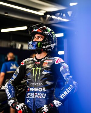 Álex Rins Instagram - We are working our way back. Today we made a huge bet with the set up and it paid off entering directly in Q2, but we must keep giving our 100% to reduce the gap with the rest of the pack.

#CatalanGP #MotoGP #Yamaha #42ins