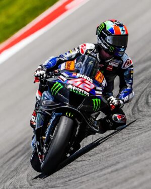 Álex Rins Instagram - A racing incident in front put us last in the 2nd corner. We recovered some positions but we still struggle when the tyres drop and we do not know exactly why yet. Tomorrow we’ll adapt the riding style and try to maximize our chances. We keep pushing ‼️

Un incidente de carrera delante nuestro nos puso últimos en la segunda curva. Recuperamos algunas posiciones pero seguimos sufriendo cuando caen los neumáticos y no sabemos exactamente por qué. Mañana adaptaremos el estilo de pilotaje e intentaremos aprovechar nuestras oportunidades. Seguimos empujando ‼️

#AmericasGP #Yamaha #42ins #MotoGP