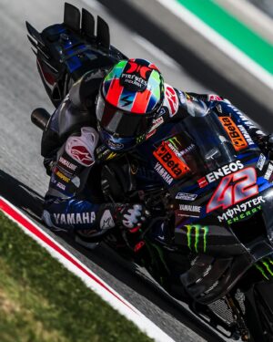 Álex Rins Instagram - We are working our way back. Today we made a huge bet with the set up and it paid off entering directly in Q2, but we must keep giving our 100% to reduce the gap with the rest of the pack.

#CatalanGP #MotoGP #Yamaha #42ins