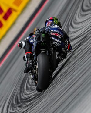 Álex Rins Instagram - We are working our way back. Today we made a huge bet with the set up and it paid off entering directly in Q2, but we must keep giving our 100% to reduce the gap with the rest of the pack.

#CatalanGP #MotoGP #Yamaha #42ins