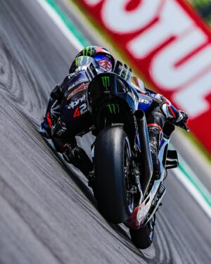Álex Rins Instagram - A racing incident in front put us last in the 2nd corner. We recovered some positions but we still struggle when the tyres drop and we do not know exactly why yet. Tomorrow we’ll adapt the riding style and try to maximize our chances. We keep pushing ‼️

Un incidente de carrera delante nuestro nos puso últimos en la segunda curva. Recuperamos algunas posiciones pero seguimos sufriendo cuando caen los neumáticos y no sabemos exactamente por qué. Mañana adaptaremos el estilo de pilotaje e intentaremos aprovechar nuestras oportunidades. Seguimos empujando ‼️

#AmericasGP #Yamaha #42ins #MotoGP