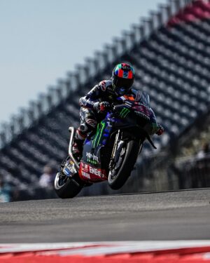 Álex Rins Instagram - They call it a Rodeo for a reason 🤠🤘🏻 FP1 done ✅
Le llaman un Rodeo por algo 🤠🤘🏻 FP1 completada ✅

#MotoGP #AmericasGP #42ins #Yamaha
@yamahamotogp @motogp