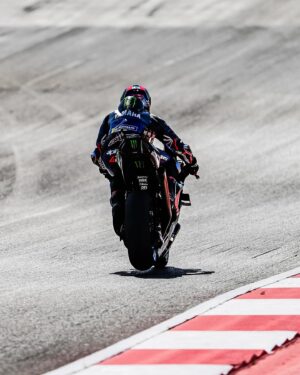 Álex Rins Instagram - They call it a Rodeo for a reason 🤠🤘🏻 FP1 done ✅
Le llaman un Rodeo por algo 🤠🤘🏻 FP1 completada ✅

#MotoGP #AmericasGP #42ins #Yamaha
@yamahamotogp @motogp
