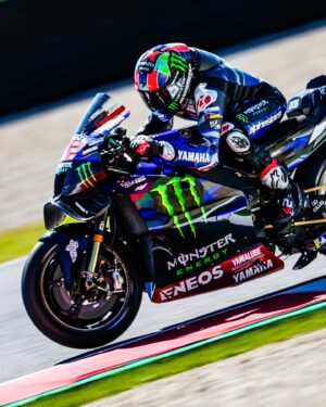 Álex Rins Instagram - Qualy P10 🇮🇹 Leaving everything on track! Now it’s time to analyze our runs and prepare the sprint & the race in the best possible way.

#ItalianGP #MotoGP #Yamaha #42ins