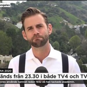 Alex Schulman Instagram - Vi pratar om Pär Lernström på Oscars och jag och Sigge är inte alls överens om vad det är vi egentligen ser här. Sigge menar att detta är nån slags drift? Dessa skrianden är en satir, Pers sätt att säga till hela Oscarsgalan att fara åt helvete. Och jag menar att han skriker sådär av sann, ostoppbar eufori över att se Brad Pitt.