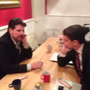 Alex Schulman Instagram - Sigge ger peptalk inför premiären av vår scenföreställning ”Älska mig” på Maximteatern, ett minne av en annan tid, en annan mig och en annan Sigge, det är nån melankoli som är inne här och röjer runt.