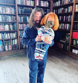 Alex Vincent Instagram - He likes to bite!