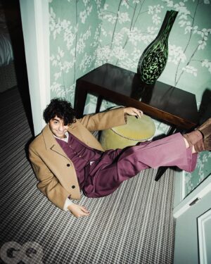 Alex Wolff Instagram - Thank you @britishgq @paulsmithdesign @keoghan92 & @asabopp for pasta