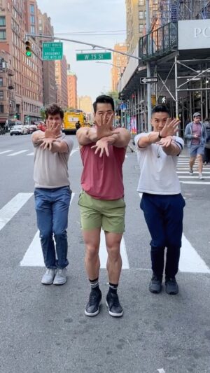 Alex Wong Instagram - I forced my friends to do this 😂🤣 @bryan_j_cortes @brendonchancan 
.
.
DC: @kylehanagami 
🎥 @tarajeanpopowich
#jisooflower #kpop #dance #blackpink