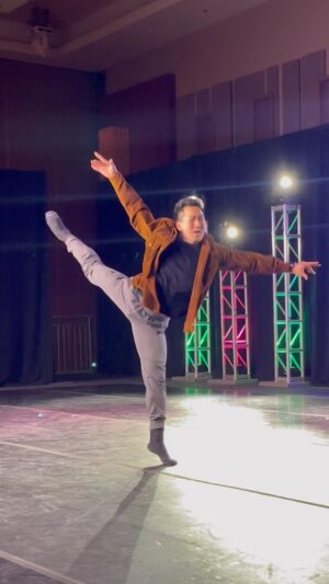 Alex Wong Instagram - RANDOM MUSIC SHUFFLE EDITION 😂 OK - for this performance, we did a Spotify song shuffle - none of us knew what song it was going to be until we got on stage and then you just do whatever and this is what happened 😂 I did a knee drop and my knee still hurts a week later 💀💀😂 @excelinmotion - thanks @bryan_j_cortes for capturing this 
.
.
.
#visualarts #performingarts #dance