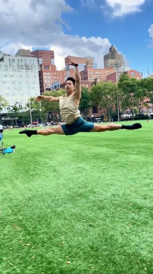 Alex Wong Instagram - Pandemic era, Ballet in the Park summer of 2020! 😭 Honestly we made the best of a wild situation and looking back on these videos, it was a really great time 😅 #ballet #dance @mairabarriga