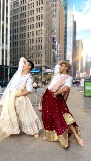 Alex Wong Instagram - When 2 dancers “Dola” together in New York City! 💃 RIP TO OUR FEET 😂💀🥶 #bollywooddance

Choreography: @jainil_dreamtodance 
Outfit: @rups_boutique
🎥: @brendonchancan 
Dancers: @alexdwong @jainil_dreamtodance 

#meninskirts #jainilmehta #jainilmehtachoreography #dolaredola #devdas