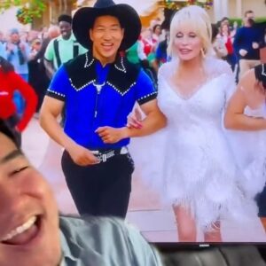 Alex Wong Instagram - Can’t believe I spent a month with @dollyparton! PS it’s on again tonight (NBC) if you missed it the first time 🤗
.
.
Thank you @katmburns for the amazing opportunity ❤️