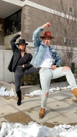 Alex Wong Instagram - This definitely ain’t Texas 🤠☃️ @tarajeanpopowich 
.
.
Dc: @mattmccall @dexrated 
#dance #beyonce #thisainttexas #linedance