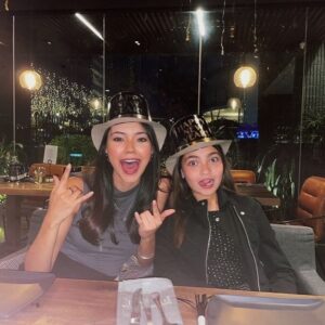 Alexa Barajas Instagram - Happy new year 🎉 2023!
