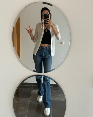 Alexa Barajas Instagram - little dump 🍯🤍