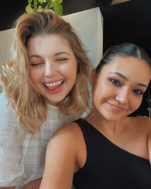 Alexa Barajas Instagram - Waiting for our juice like..🫐🍋