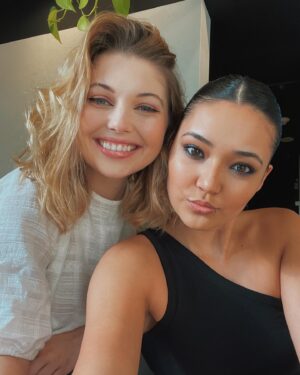 Alexa Barajas Instagram - Waiting for our juice like..🫐🍋