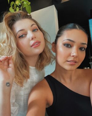 Alexa Barajas Instagram - Waiting for our juice like..🫐🍋