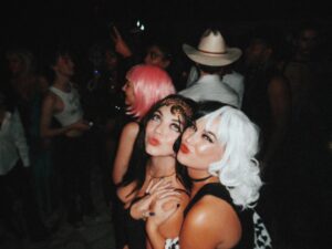 Alexa Sutherland Instagram - Halloween I love you 🤍👻
