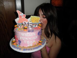 Alexa Sutherland Instagram - have been waiting 25 years for this cake!!! 🎂🎂🎂