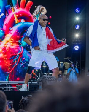 Alexander Delgado Instagram - Agua!!! 💦 ¡Amsterdam gozando y nosotros también!!! 🔥 😎

📸: @iamcumbapr 
🎥 @reconocidosnet 

#ElMonarca #AlexanderGDZ #Demasiado