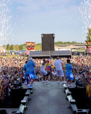 Alexander Delgado Instagram - Agua!!! 💦 ¡Amsterdam gozando y nosotros también!!! 🔥 😎

📸: @iamcumbapr 
🎥 @reconocidosnet 

#ElMonarca #AlexanderGDZ #Demasiado