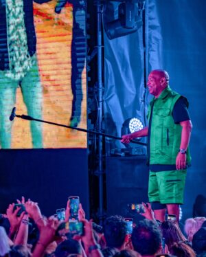 Alexander Delgado Instagram - Grazie Roma, vi amo! 🫀🇮🇹🔥🔥🔥 

Que noche súper increíble junto a ustedes 😎

¡Hasta la próxima! 

📸 : @iamcumbapr 

#Demasiado #EuropeTour #GDZ #AlexanderGDZ #Roma #RomeItaly