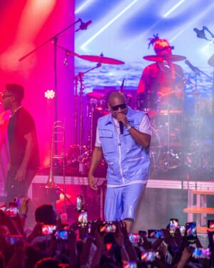 Alexander Delgado Instagram - ¡Zürich rompiendo y apretando #Demasiado ! 🫀🇨🇺🔥🇨🇭🔥😎 

¡Gracias mi gente los quiero! 🔥 

📸: @iamcumbapr 

#GenteDeZona #AlexanderGDZ #ElMonarca