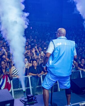 Alexander Delgado Instagram - ¡Zürich rompiendo y apretando #Demasiado ! 🫀🇨🇺🔥🇨🇭🔥😎 

¡Gracias mi gente los quiero! 🔥 

📸: @iamcumbapr 

#GenteDeZona #AlexanderGDZ #ElMonarca