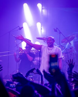Alexander Delgado Instagram - ¡Zürich rompiendo y apretando #Demasiado ! 🫀🇨🇺🔥🇨🇭🔥😎 

¡Gracias mi gente los quiero! 🔥 

📸: @iamcumbapr 

#GenteDeZona #AlexanderGDZ #ElMonarca