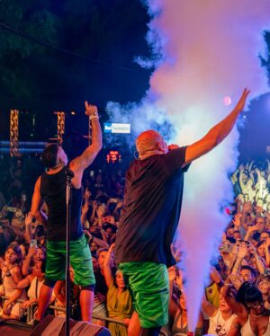Alexander Delgado Instagram - Grazie Roma, vi amo! 🫀🇮🇹🔥🔥🔥 

Que noche súper increíble junto a ustedes 😎

¡Hasta la próxima! 

📸 : @iamcumbapr 

#Demasiado #EuropeTour #GDZ #AlexanderGDZ #Roma #RomeItaly