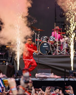 Alexander Delgado Instagram - ¡Milano estuvo espectacular! 🇮🇹 🔥 Ahora nos vamos para Zürich a formar #LaGozadera 🔥 😎 🇨🇭 

📸: @iamcumbapr 

#AlexanderGDZ #Milano #ElMonarca #DemasiadoEuropeTour