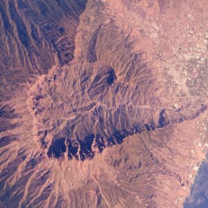 Alexander Gerst Instagram - These photos make it pretty obvious, what volcanoes are capable of. Do you recognise them? Thanks to @astro_ricky for snapping some of them during my Horizons mission. / Diese Fotos zeigen sehr deutlich, wozu Vulkane im Stande sind. Wer erkennt, um welche es sich handelt? Danke an Ricky Arnold dass du die Fotos während #Horizons aufgenommen hast. #archive

@nasa - R.Arnold 
#ISS #InternationalSpaceStation #Geology #Volcanoes #EarthFromSpace #EarthViews #ESA