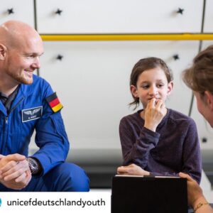Alexander Gerst Instagram - Repost @unicefdeutschlandyouth "Mein Wunschplanet ist eigentlich euer #Wunschplanet", erklärt @astro_alex_esa den fünf Gewinnerkids bei der ESA. 🌏 Die Gewinnerinnen und Gewinner der Wunschplanet-Aktion präsentierten heute ihre eindrucksvollen Werke Alexander Gerst. Den ganzen Tag gibt's in der Story👆🚀
#astroalex #esa #planet #zukunft #astronaut #alexandergerst #gewinner #träumesindgrenzenlos #kindheitbrauchtfrieden #nachhaltigkeit #chancengleichheit #frieden #nächstegeneration #forfuture #ourfuture #ourplanet #umweltschutz #klimaschutz #ourworld #earth #all #space #dieweltvonoben #iss #horizons #forabetterworld 
@europeanspaceagency @iss @dlr_next @unicef_deutschland
© UNICEF/Stefano Chiolo @stefanochiolo_weddings