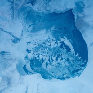 Alexander Gerst Instagram - Seltsame außerirdische Welt? Unseren gefrorenen Planeten von oben zu sehen macht deutlich, wie wenig wir ihn eigentlich kennen. / Floating above our frozen planet in winter often gave me the impression of looking down onto a strange alien world. We think we know our planet well, but this is an illusion.

#horizons #BlueDot #spacetravel #viewfromspace #earthobservation #esa #iss #winter #seenfromspace #astronaut #ourplanet #homeplanet #explorefarther @europeanspaceagency @iss